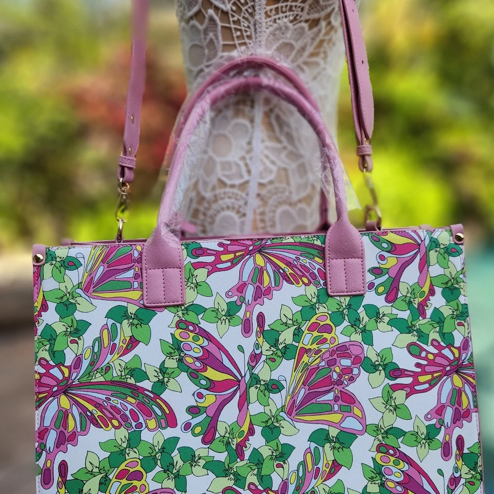 Stunning Trina Turk large bag! Weekender, Tote, Work bag, Travel bag! Anything! - Picture 12 of 12